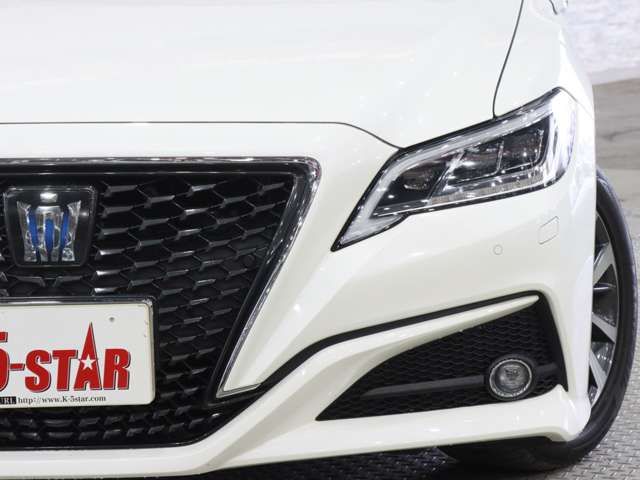 CROWN sedan hybrid