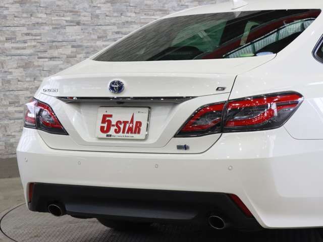 CROWN sedan hybrid