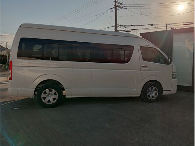 HIACE COMMUTER