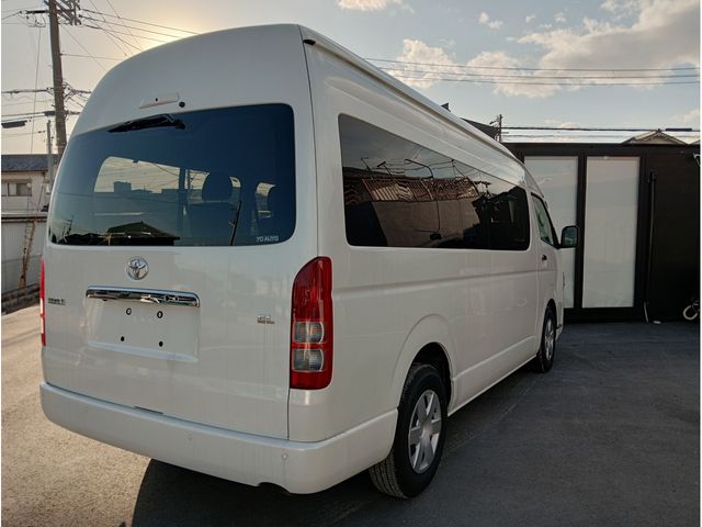 HIACE COMMUTER