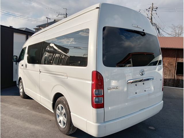 HIACE COMMUTER