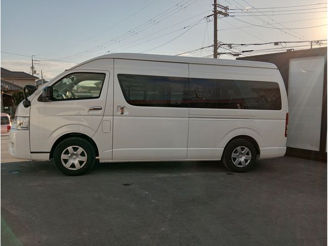HIACE COMMUTER