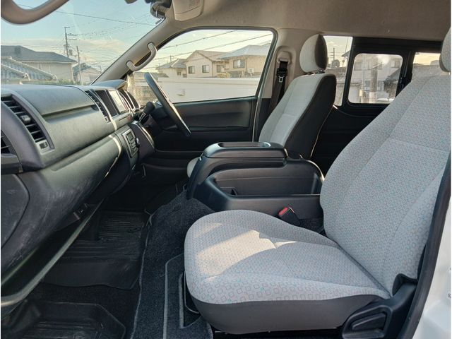 HIACE COMMUTER