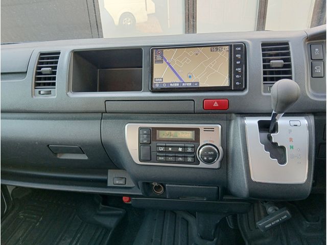 HIACE COMMUTER