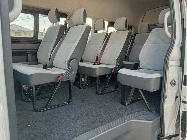HIACE COMMUTER
