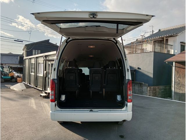 HIACE COMMUTER