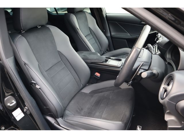 LEXUS IS300h