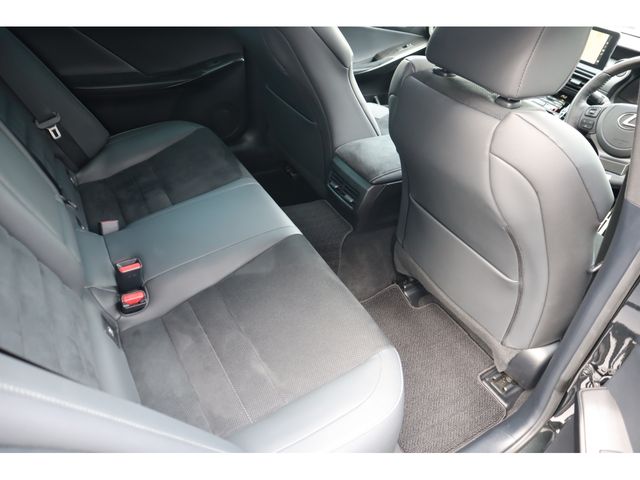 LEXUS IS300h