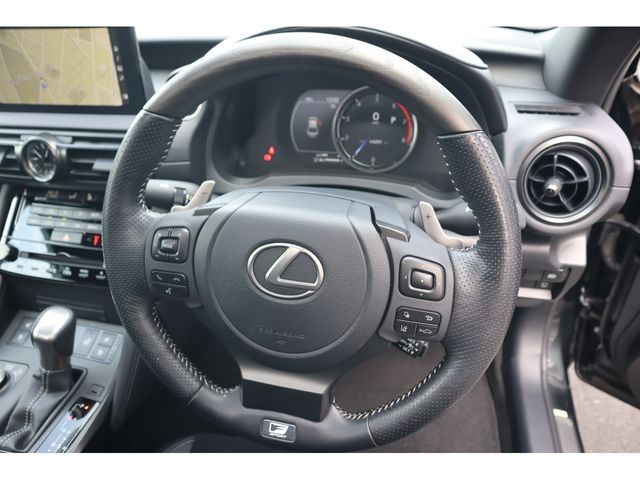 LEXUS IS300h