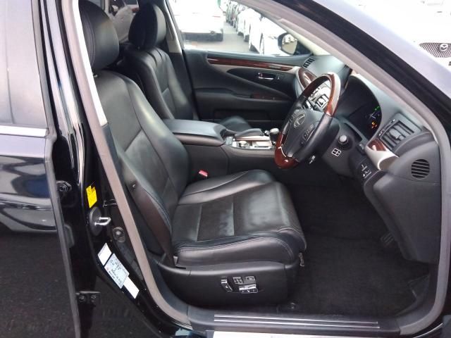 LEXUS LS600hL