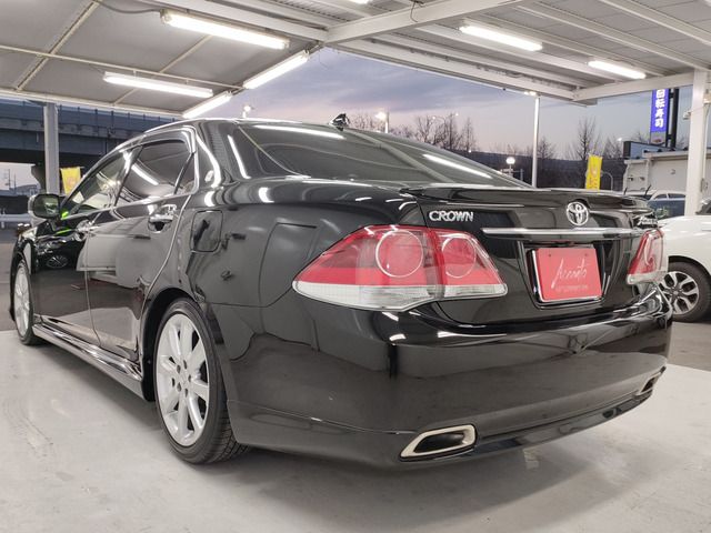 CROWN sedan