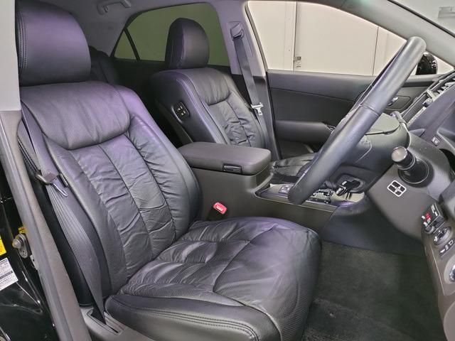 CROWN sedan