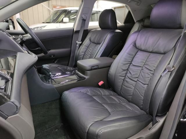 CROWN sedan