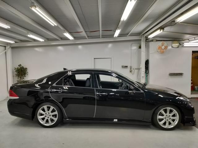 CROWN sedan