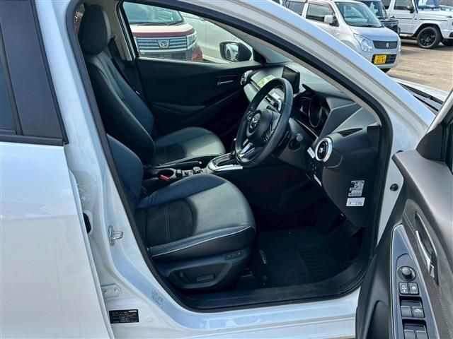 MAZDA2