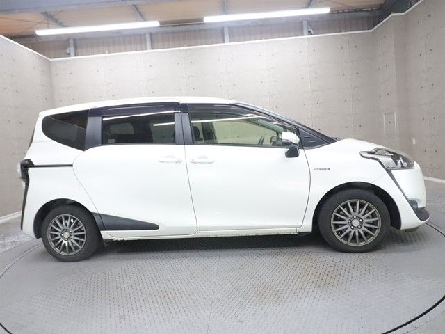 SIENTA HYBRID