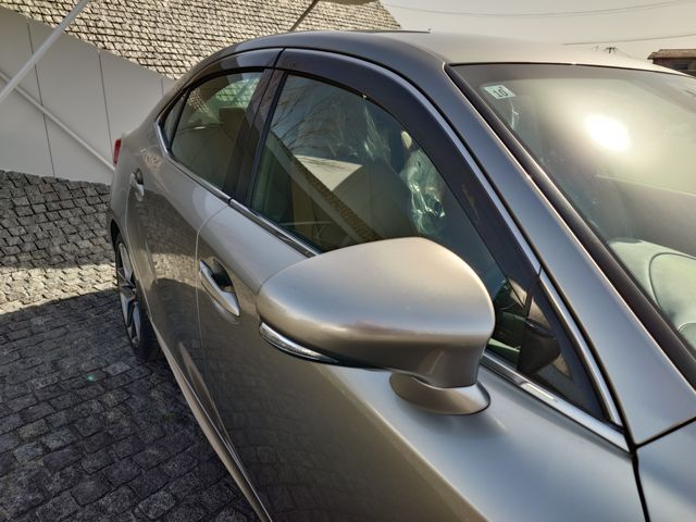 LEXUS IS300h