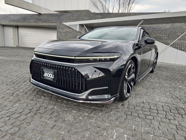 CROWN sedan hybrid