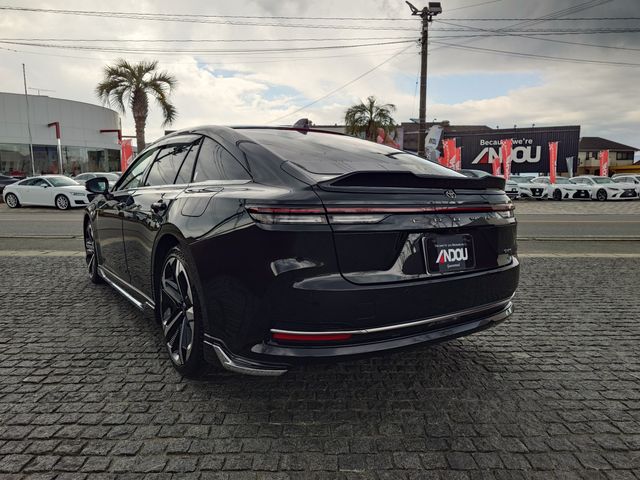 CROWN sedan hybrid