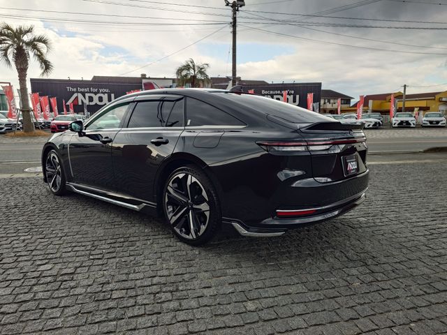 CROWN sedan hybrid