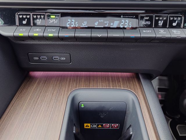 CROWN sedan hybrid