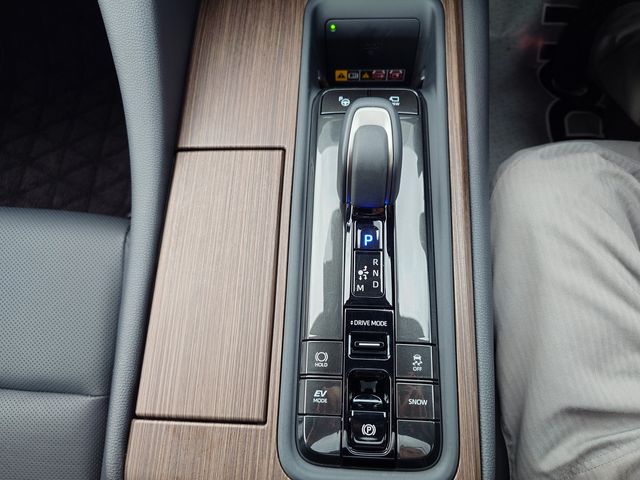 CROWN sedan hybrid