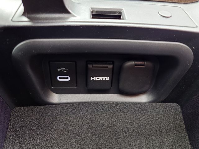 CROWN sedan hybrid