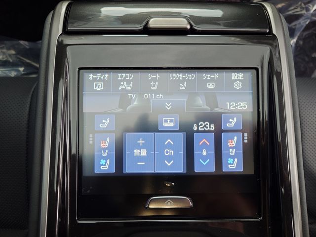 CROWN sedan hybrid