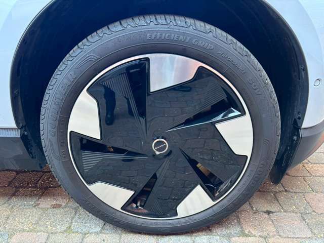 VOLVO EX30