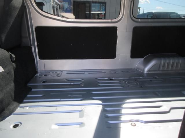 NV350 CARAVAN 1.2t