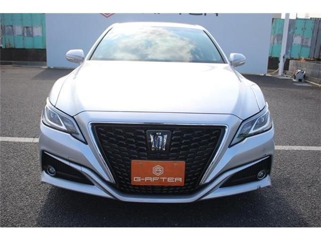 CROWN sedan hybrid