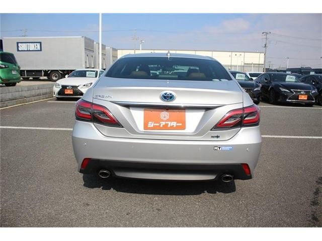 CROWN sedan hybrid