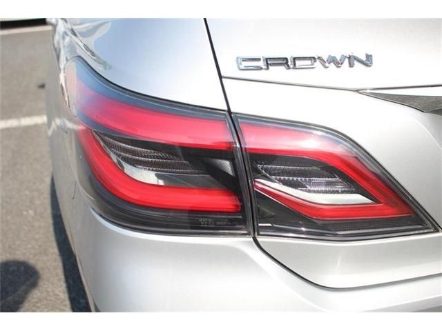 CROWN sedan hybrid