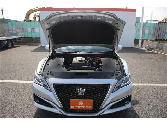 CROWN sedan hybrid