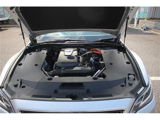 CROWN sedan hybrid