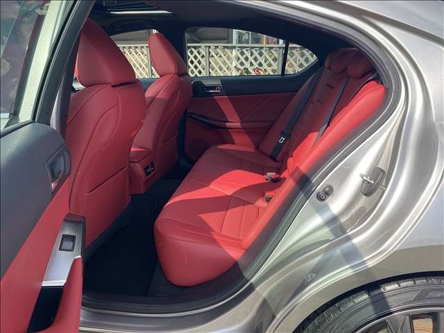 LEXUS IS300h