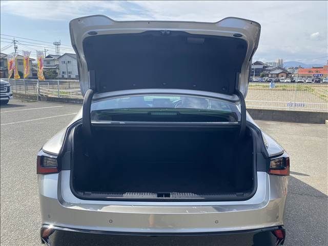LEXUS IS300h