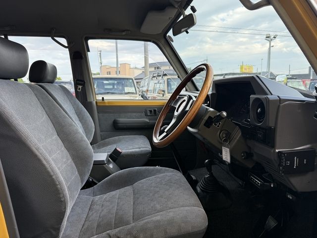 LANDCRUISER van