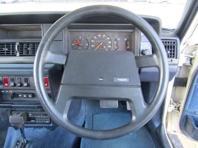 VOLVO 240 sedan