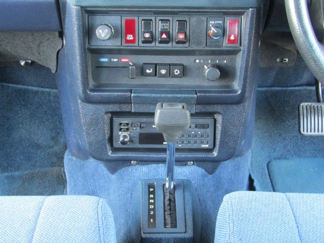 VOLVO 240 sedan