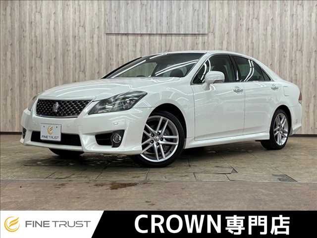 CROWN sedan