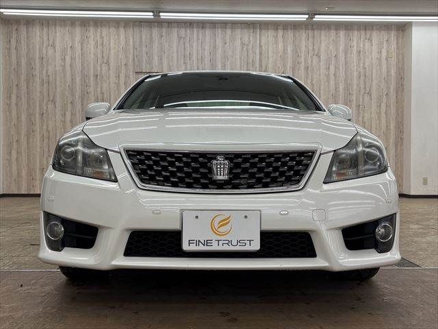 CROWN sedan