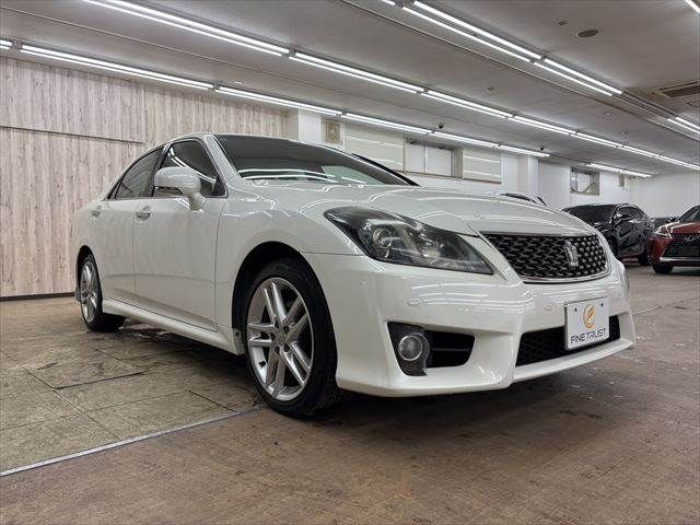 CROWN sedan