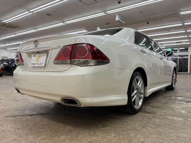 CROWN sedan