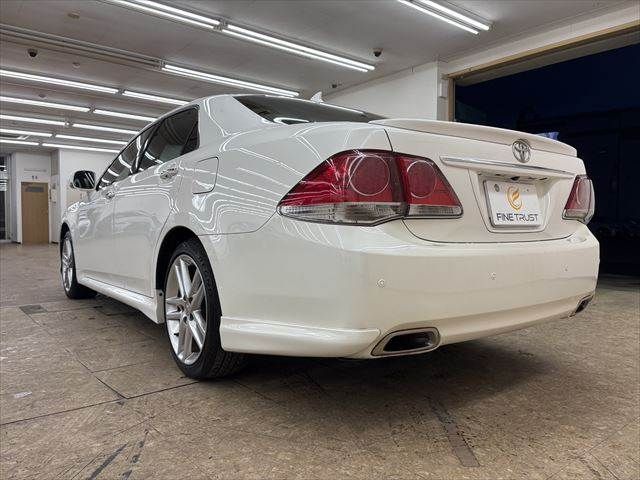 CROWN sedan