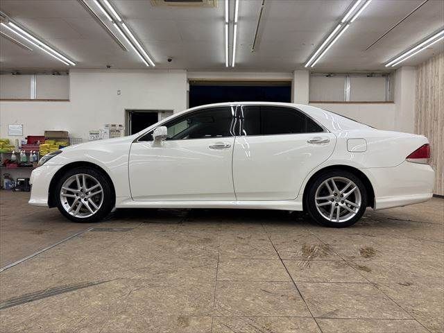 CROWN sedan