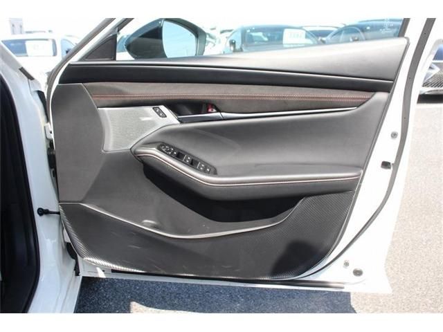 MAZDA3 FASTBACK