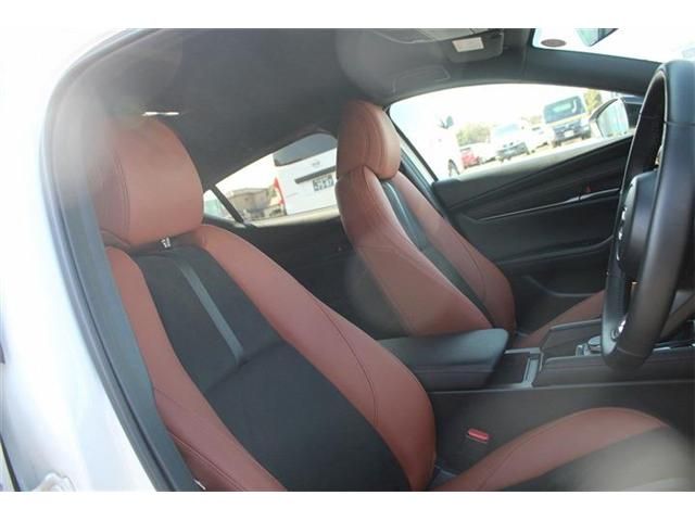 MAZDA3 FASTBACK