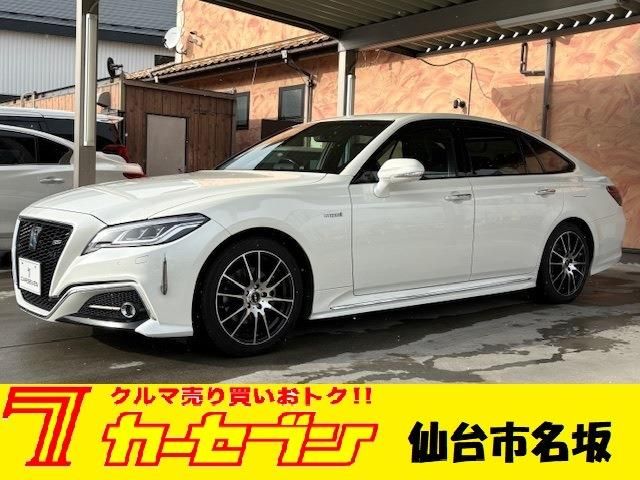 CROWN sedan hybrid