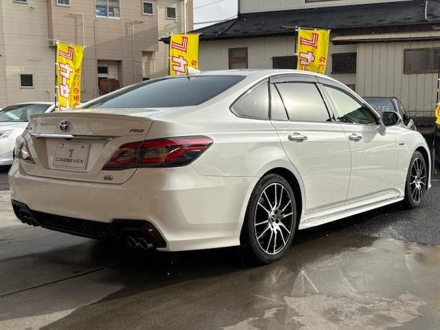 CROWN sedan hybrid